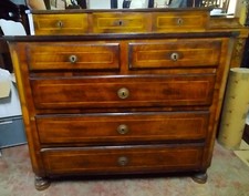 COMMODE AVEC 'CASTELLET'. BOIS