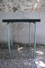 RENE HERBST ET REX TABLE CARRE A RARE PLATEAU EN BAKELITE VERTE EN PARFAIT ETAT 