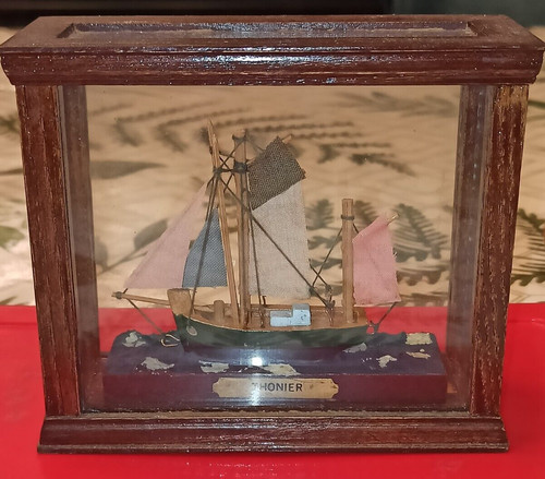 Maquette bateau thonier en - thonier,