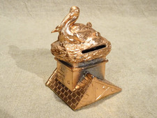 Ancienne tirelire régule cuivré nid de cigognes  Alsace