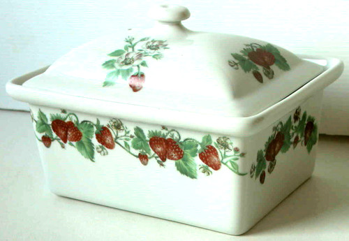 Terrine en porcelaine - *,