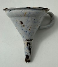 Ancien Entonnoir en Tôle Émaillée Blanc Marbré - Décoration Vintage Cuisine
