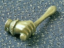 ANCIEN POIGNÉE DE PORTE MEUBLE EN BRONZE DORÉ DÉCOR FORME MAIN XIX STYLE EMPIRE