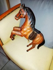 Grand cheval tout en cuir