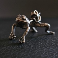 Boucle d'oreille solitaire grenouille articulée argent massif bijou original