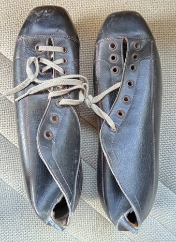 Ancienne chaussures football - chaussures,