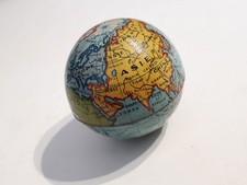 Vieux TAILLE CRAYON  mappemonde. Importé d' Allemagne. Années 60.