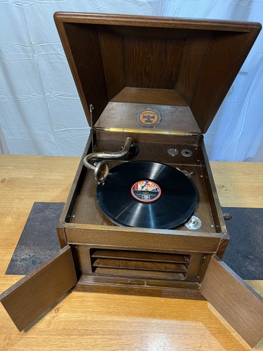 Gramophone table - gramophone,