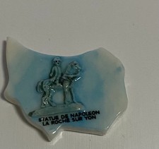 FEVE rare statue de napoleon la roche sur yon    serie non identifiée   (951)