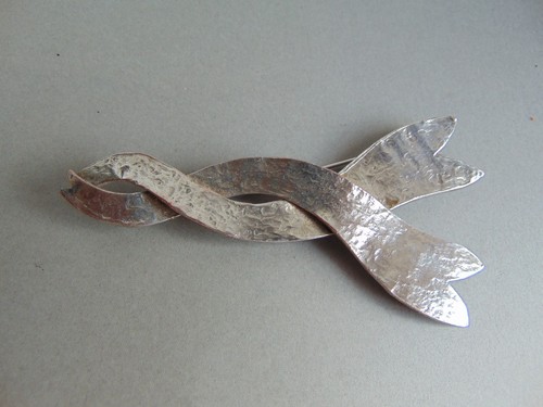 Broche signée delphine nardin - broche,