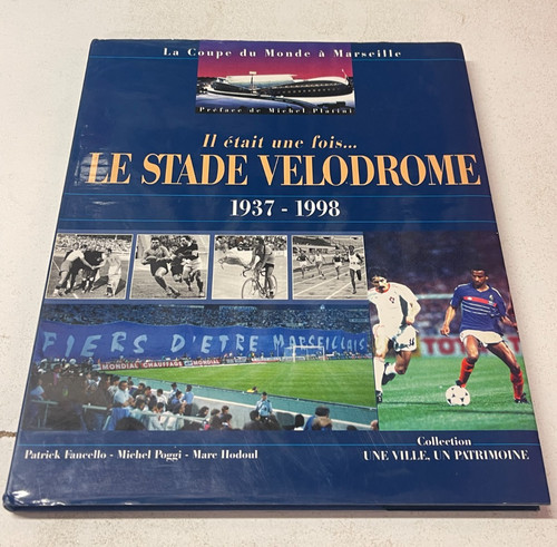 Superbe livre le stade - superbe,