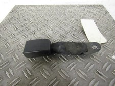 Attache ceinture arriere droit