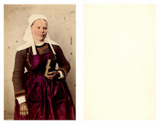 Bretagne, Femme en costume