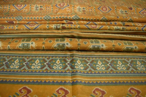 Tissu artisanal ikat - ikat, soie