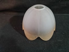 1 belle ancienne suspension  abat jour verre moulé  typique des années 80