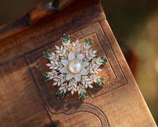 Broche & Pendentif Flocon de Neige Serti CZ Vert Bleu Perle Culture Plaqué XZ20