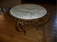 Table basse fer forgé avec dorure, plateau marbre vert d'eau