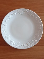 1 ASSIETTE EN PORCELAINE DE LIMOGES SIGNÉ DESHOULIERES