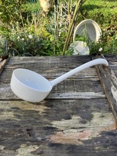 Louche en faïence blanche -