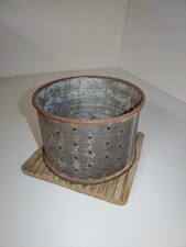 Ancien moule à fromage et son égouttoir en bois Ferme Paysan