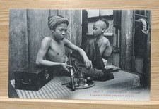 Réf23- CPA Cochinchine, Fumeur D'opium Préparant Sa Pipe. Saïgon 