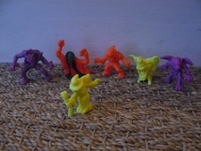 6 figurines Monster In My