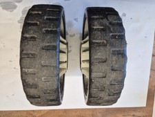 Une paire de roues arrieres Tondeuse KUBOTA w4019/w5019/w5021/w521