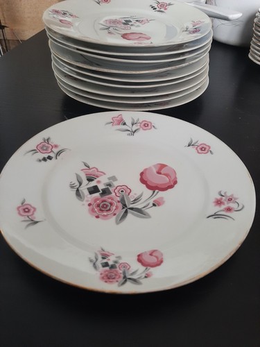 Assiettes porcelaine art - 10,