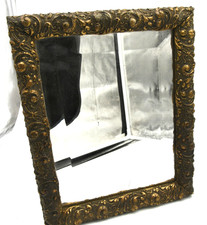 miroir biseauté dans un cadre