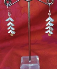 Boucles d oreilles fleur tropicale et pierre fine.  Argent et quartz rutile.   