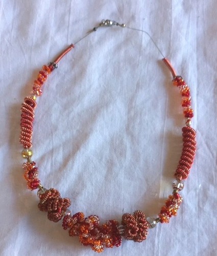 Collier ras cou - cou, perles