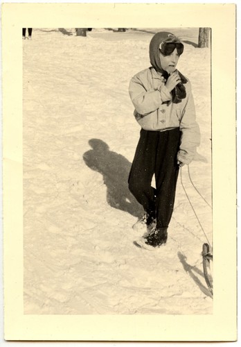 Jeune garçon luge sport