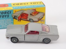 Corgi n° 320 Ford Mustang Fastback 2+2 1/43 jamais joué en boîte