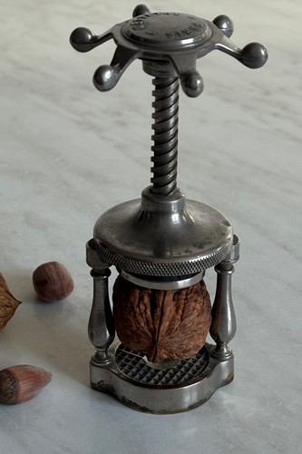 Casse noix vis bronze - casse,