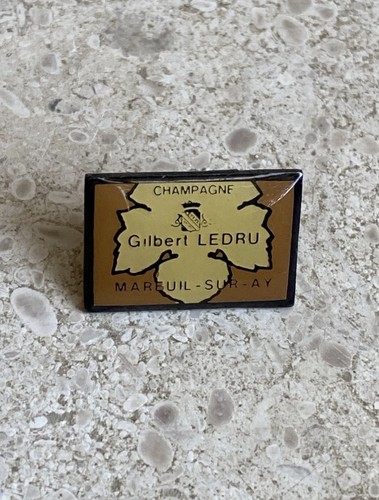 Pin champagne gilbert - pin’s,