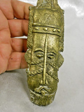 ANCIEN MASQUE BRONZE PLAQUE MURALE ETHNIQUE INSCRIPTIONS