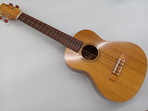 Famous tenor ukulele - tenor,