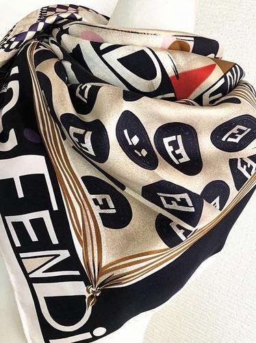 Foulard fendi soie fabriqué - foulard,