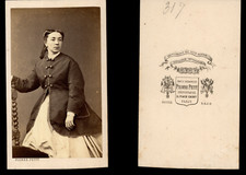 Pierre Petit, Paris, Jeune femme en manteau Vintage albumen print CDV. Tir