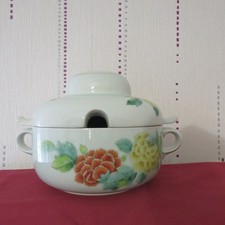1 soupière en porcelaine