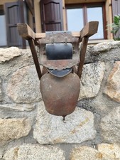 Cloche Ancienne, Entrée De Maison Métal Et Cuir 
