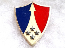 Un insigne militaire " 2°
