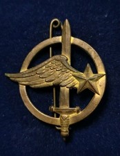 COIFFURE . Insigne de Béret -