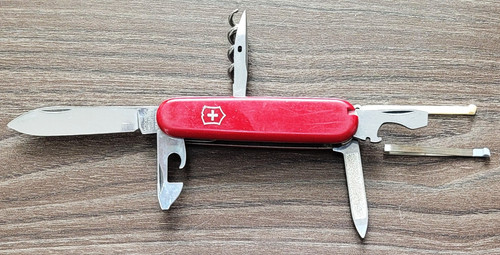 Couteau suisse multifonctions