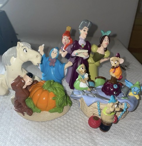 Disney lot figurines - disney,