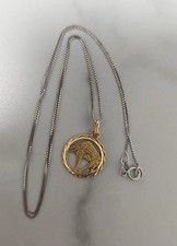 Chaîne Et Pendentif En Or 18k