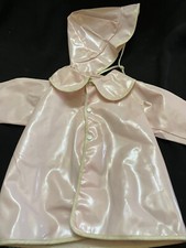 Vêtements anciens de poupée