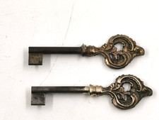 2 CLES ANCIENNES IDENTIQUES
