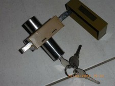 Serrure Pose En Applique  Pour Portail Extérieur 85 x 60mm gauche ou droite.