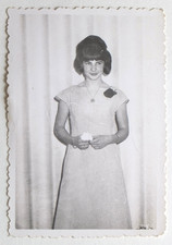 Jeune femme robe fête flash rideau - Photo vintage snapshot 1964, c. 1960